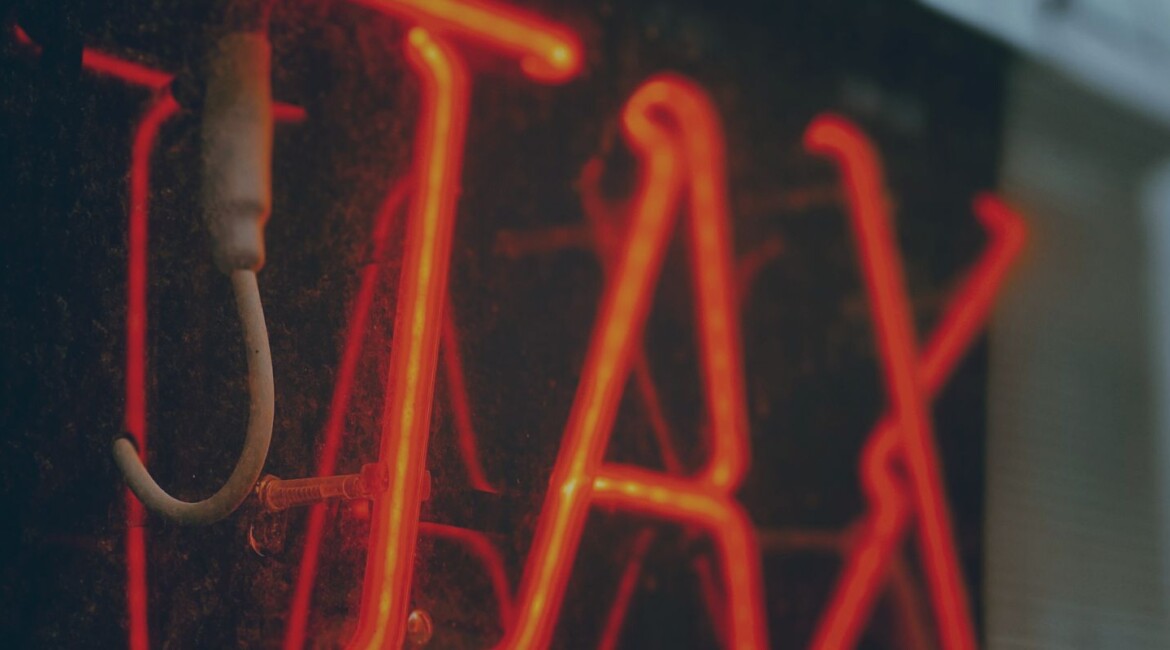 Issuing shares to employees at nominal value can trigger ERS tax charges, valuation risk and compliance issues. Learn the pitfalls and the safer alternatives, including EMI options and growth shares.