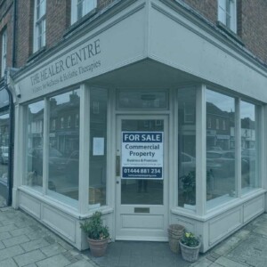 Selling a business in the UK? Learn the full legal process step by step—from valuation and due diligence to contracts and completion. Expert guide for business owners in England & Wales.