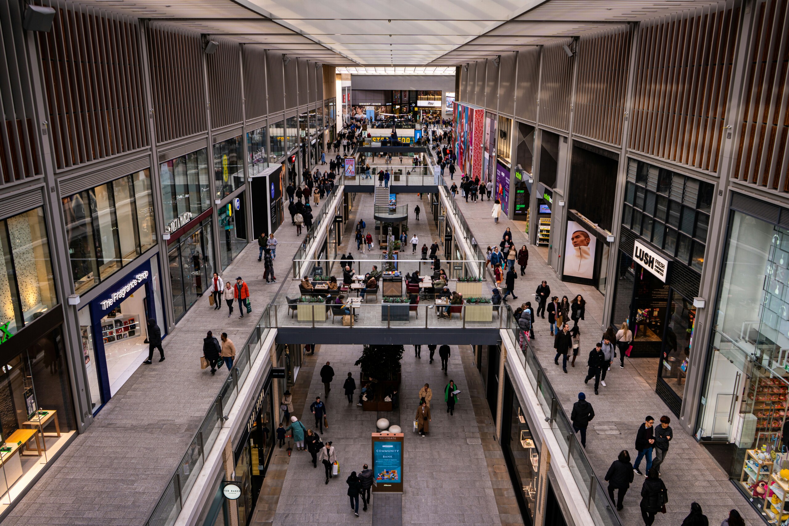 Expert commercial property solicitors advising on leases, purchases, sales, refinancing, industrial sites, offices, shops and retail premises. Contact Jonathan Lea Network for practical legal support.